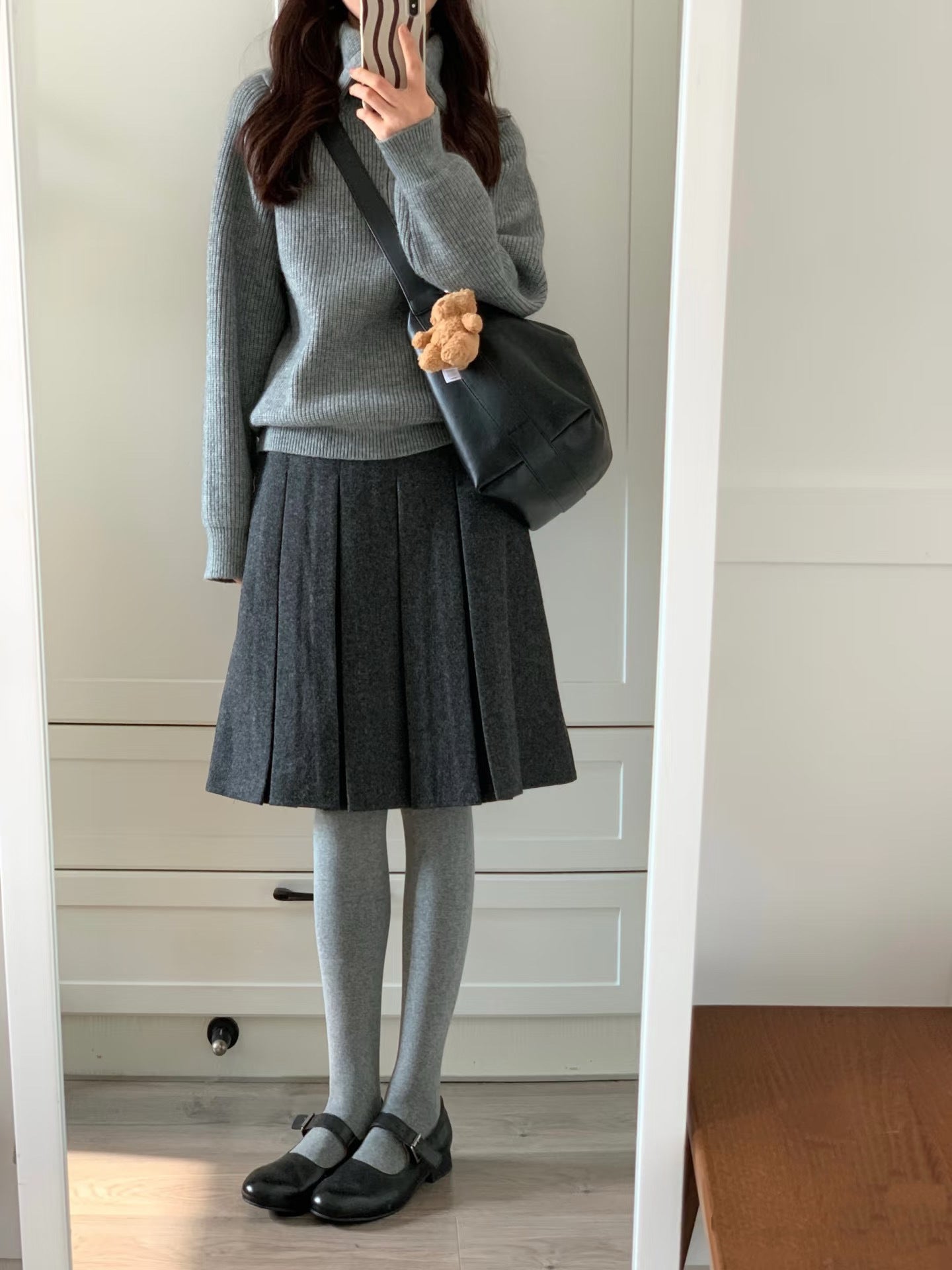 Academy-Style Dark Gray Woolen Pleated Skirt for Women 2026 Early Spring New High-Waisted Slimming A-Line Pleated Skirt