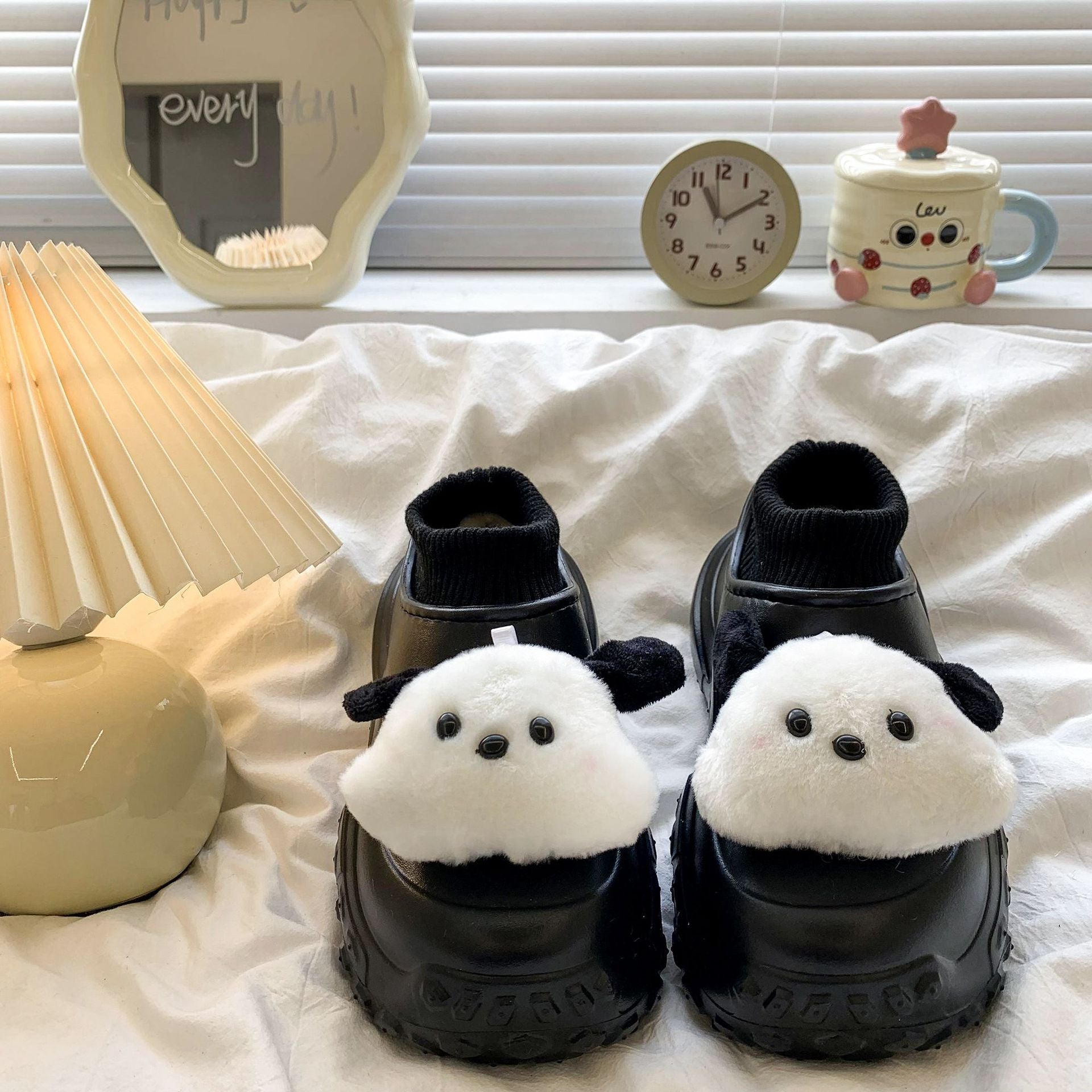 Cartoon-Style Cotton Shoes for Women, 2026 Winter New Versatile Outdoor Wear, Fleece-Lined, Thickened, Warm, Thick-Soled, Niche Design, Height-Increasing