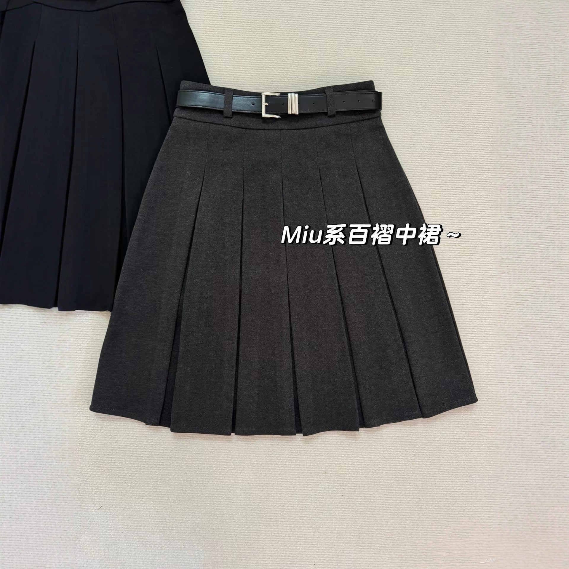 Academy-Style Dark Gray Woolen Pleated Skirt for Women 2026 Early Spring New High-Waisted Slimming A-Line Pleated Skirt