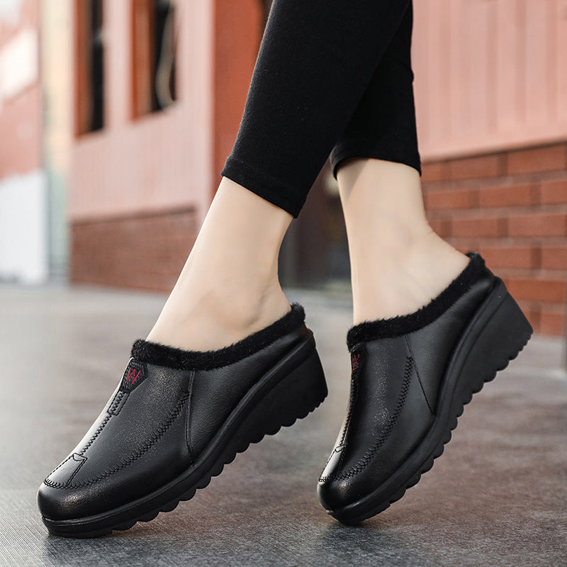 Winter closed-toe cotton slippers women's winter fleece-lined outdoor woolen slippers thick-soled cotton slippers middle-aged and elderly mother leather slippers