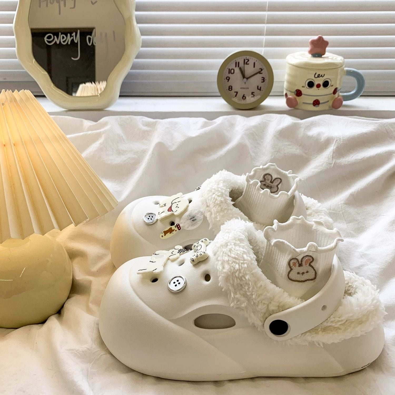 Cartoon Cute Plush-Lined Clogs for Women 2026 New Autumn and Winter Outdoor Warm Thick-Soled Closed-Toe Half Slippers Cotton Shoes