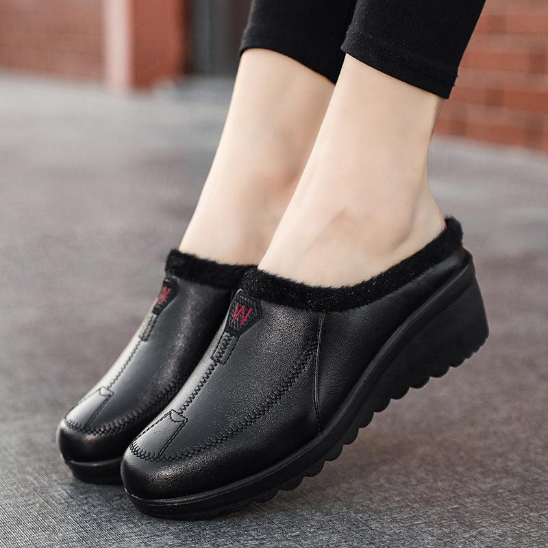 Winter closed-toe cotton slippers women's winter fleece-lined outdoor woolen slippers thick-soled cotton slippers middle-aged and elderly mother leather slippers