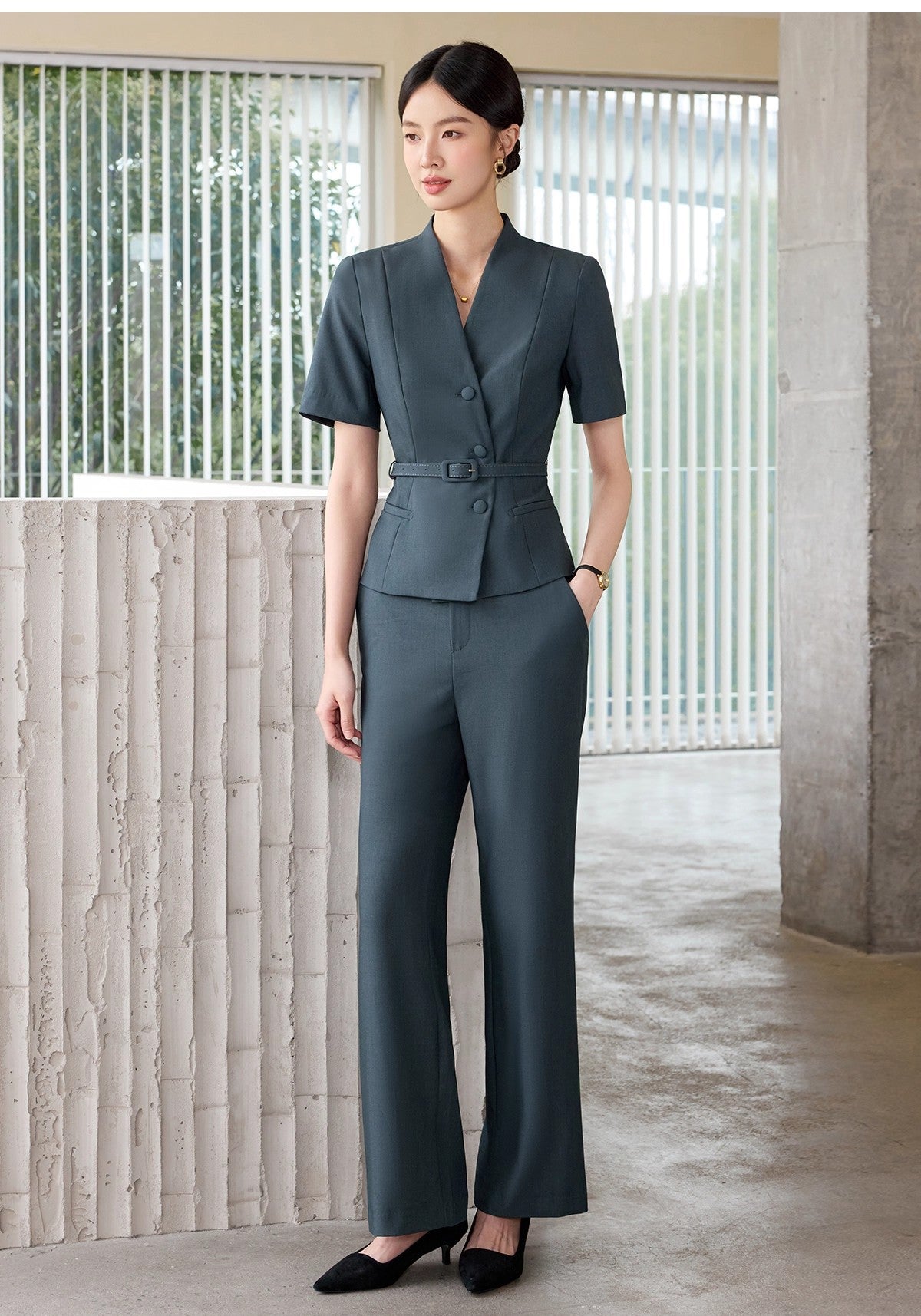 Summer New Design V-Neck Professional Women's Skirt Suit in Gray-Green, Slim-Fit and Flattering, Suitable for Reception and Work Attire