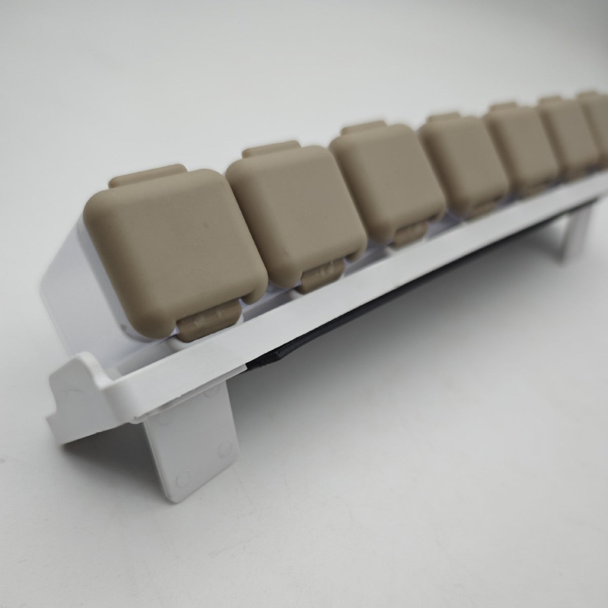 In-Stock Weekly Pill Organizer 1Timeaday Magnetic Pill Box Pill Storage Box Simple and Portable