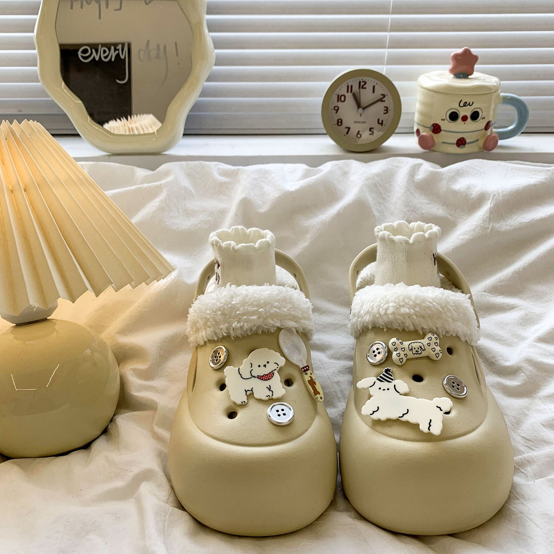 Cartoon Cute Plush-Lined Clogs for Women 2026 New Autumn and Winter Outdoor Warm Thick-Soled Closed-Toe Half Slippers Cotton Shoes