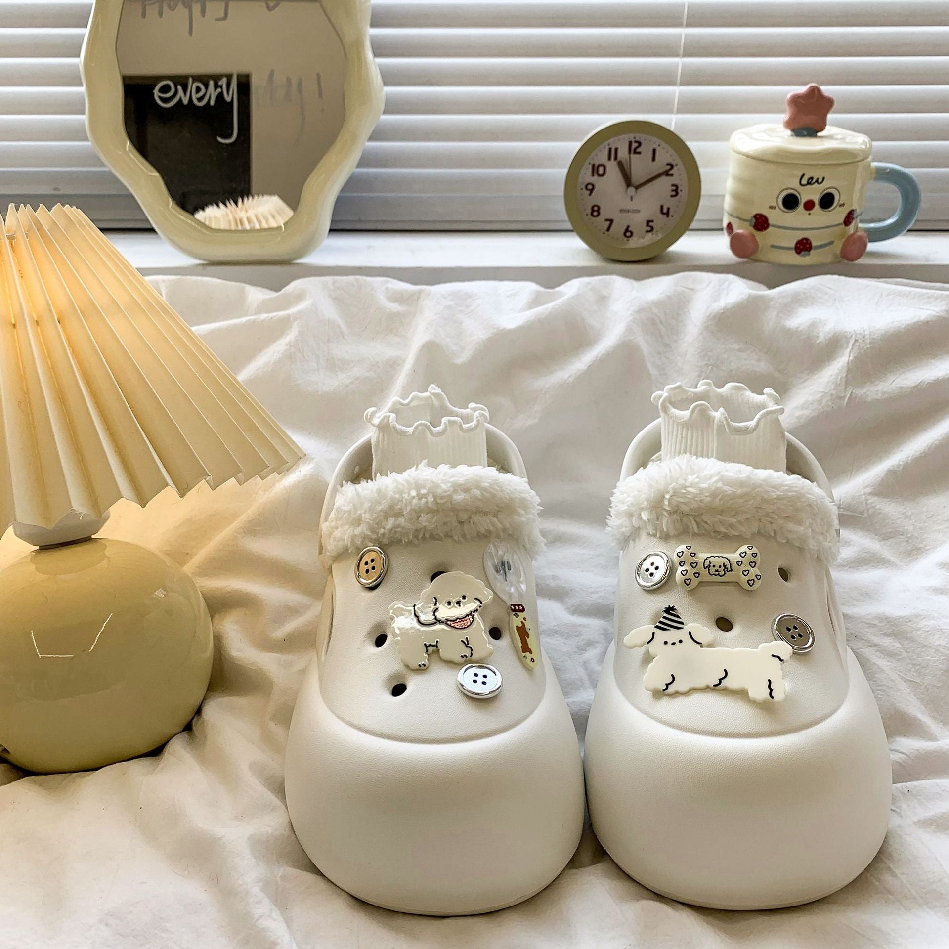 Cartoon Cute Plush-Lined Clogs for Women 2026 New Autumn and Winter Outdoor Warm Thick-Soled Closed-Toe Half Slippers Cotton Shoes