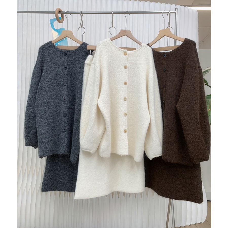 Xiao Qi's Lazy Style Off-Shoulder Sleeves Reverse-Wear Cardigan Sweater Women's New Winter Loose Top and Skirt Two-Piece Set