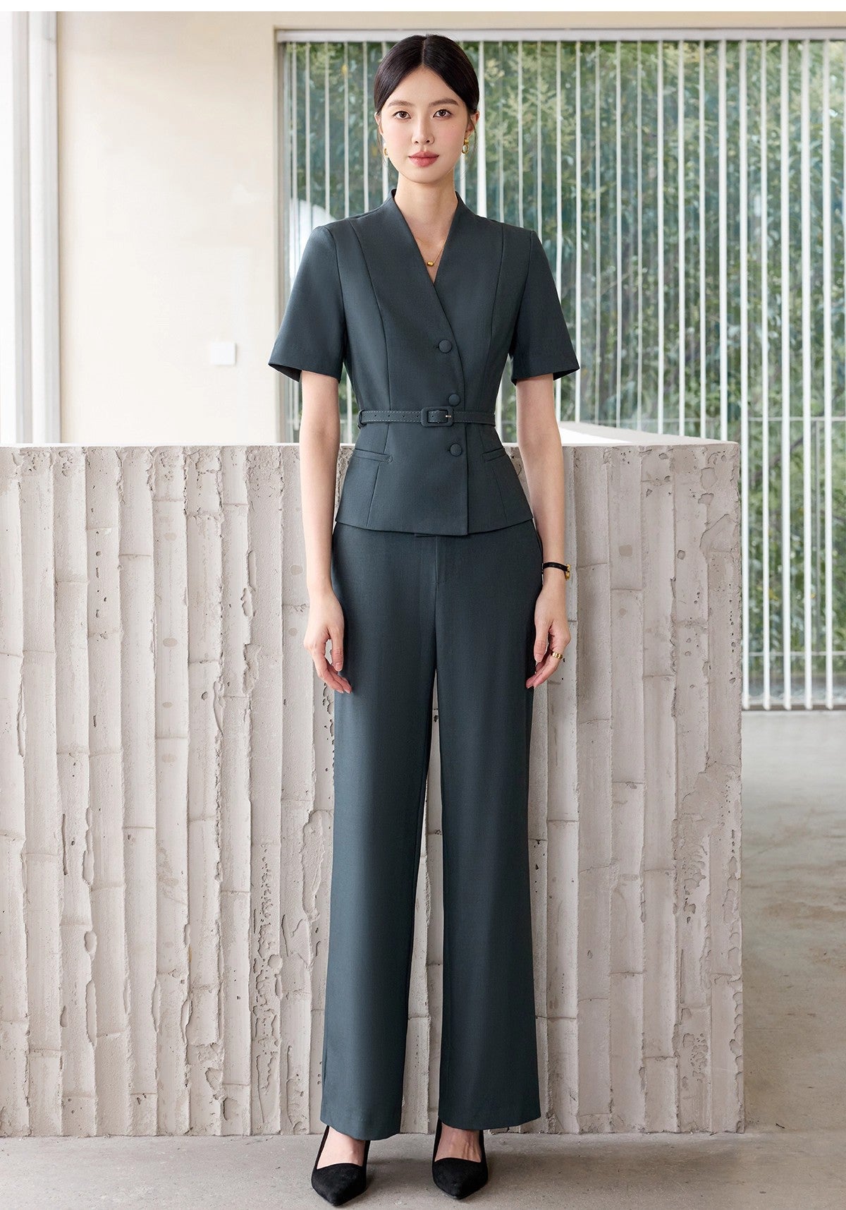 Summer New Design V-Neck Professional Women's Skirt Suit in Gray-Green, Slim-Fit and Flattering, Suitable for Reception and Work Attire