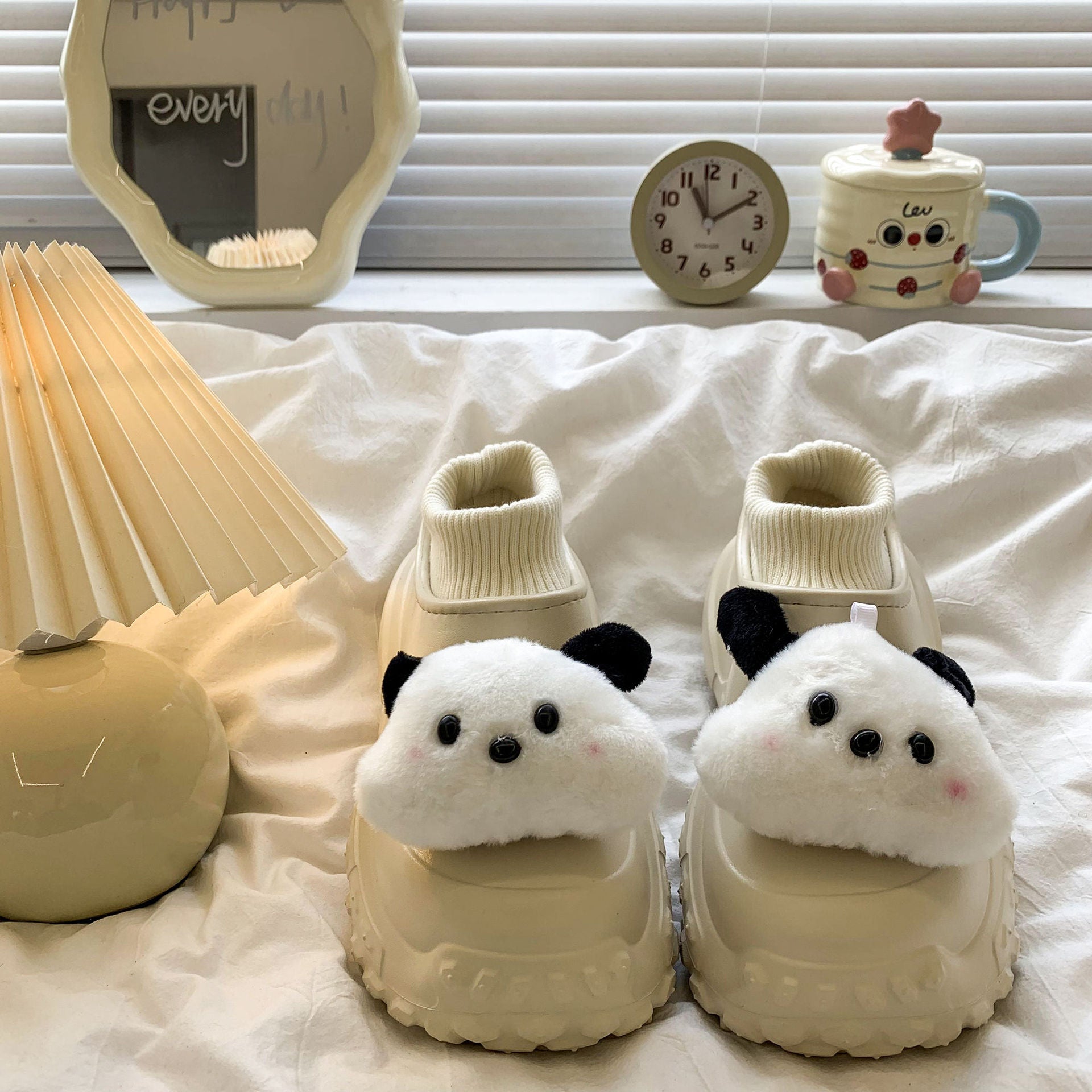 Cartoon-Style Cotton Shoes for Women, 2026 Winter New Versatile Outdoor Wear, Fleece-Lined, Thickened, Warm, Thick-Soled, Niche Design, Height-Increasing