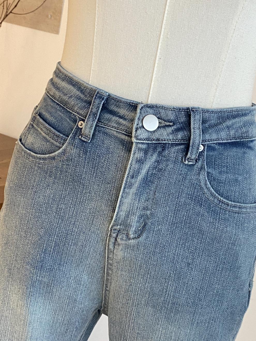Korean 2025 Autumn New Women's Ins Blogger's Own Hip-Enhancing Slimming Look Bootcut Jeans Retro Slim Pants