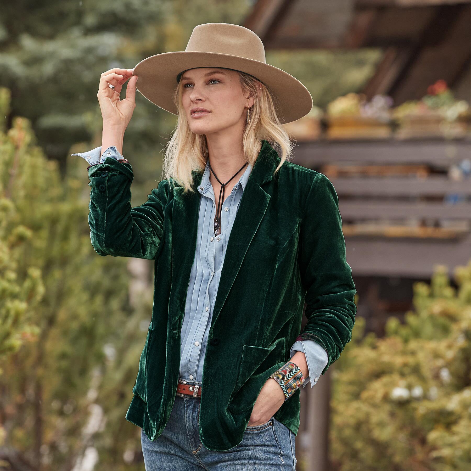 Independent Site Amazon Cross-Border Gold Velvet Short Top for Women 2025 New European and American Clothing Small Suit Jacket