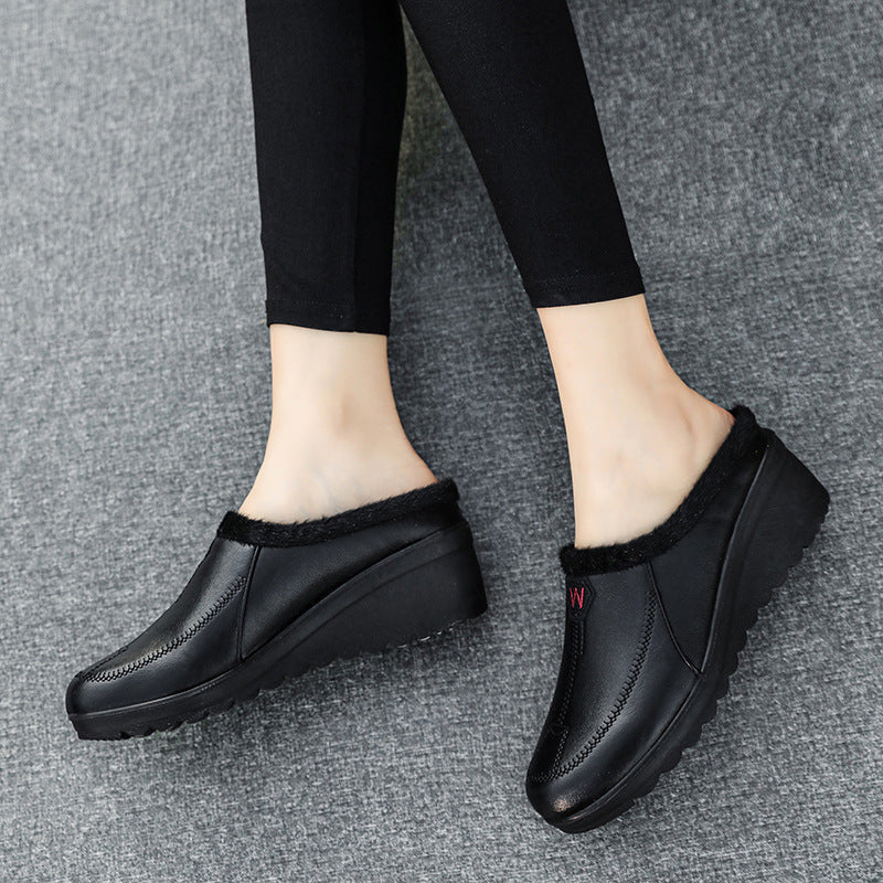 Winter closed-toe cotton slippers women's winter fleece-lined outdoor woolen slippers thick-soled cotton slippers middle-aged and elderly mother leather slippers