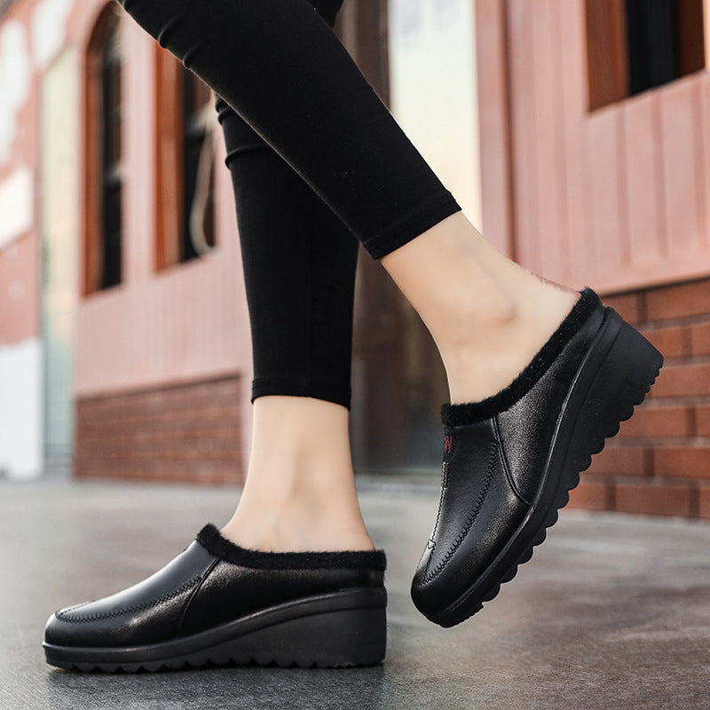 Winter closed-toe cotton slippers women's winter fleece-lined outdoor woolen slippers thick-soled cotton slippers middle-aged and elderly mother leather slippers