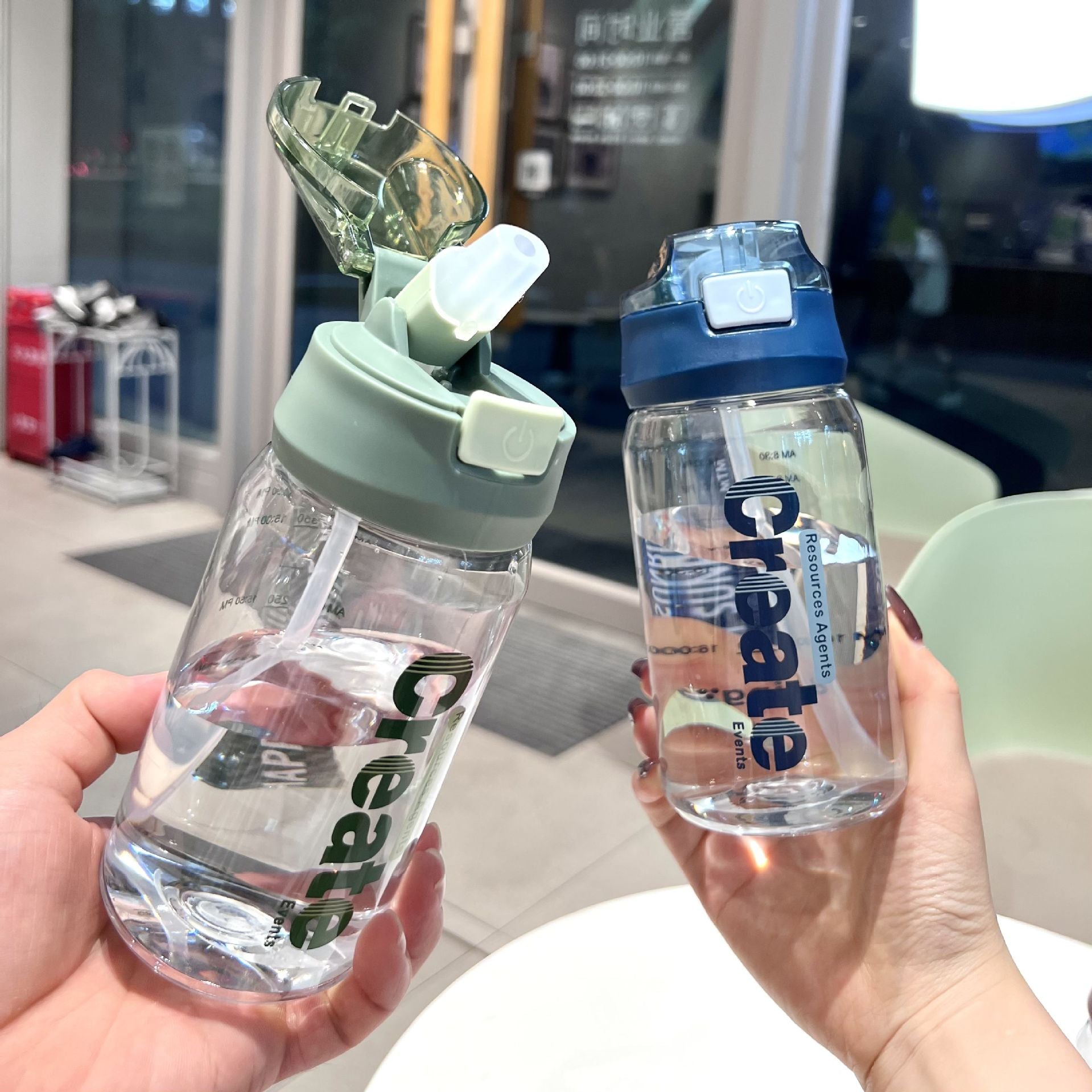 Summer High-looking new plastic water cup with straw creative male and female primary school students outdoor sports portable portable portable cup