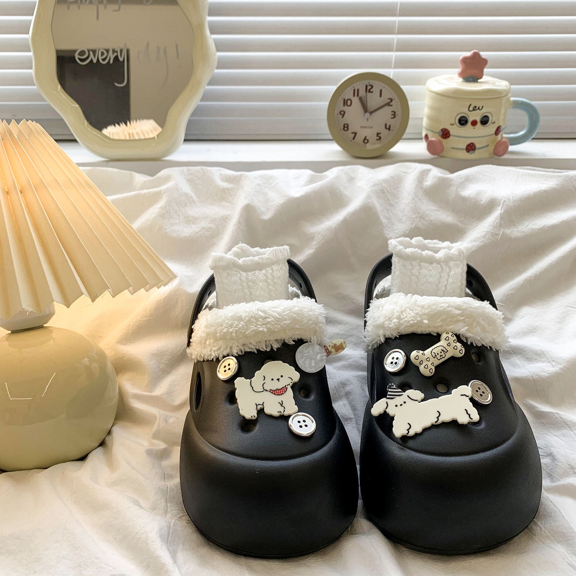 Cartoon Cute Plush-Lined Clogs for Women 2026 New Autumn and Winter Outdoor Warm Thick-Soled Closed-Toe Half Slippers Cotton Shoes