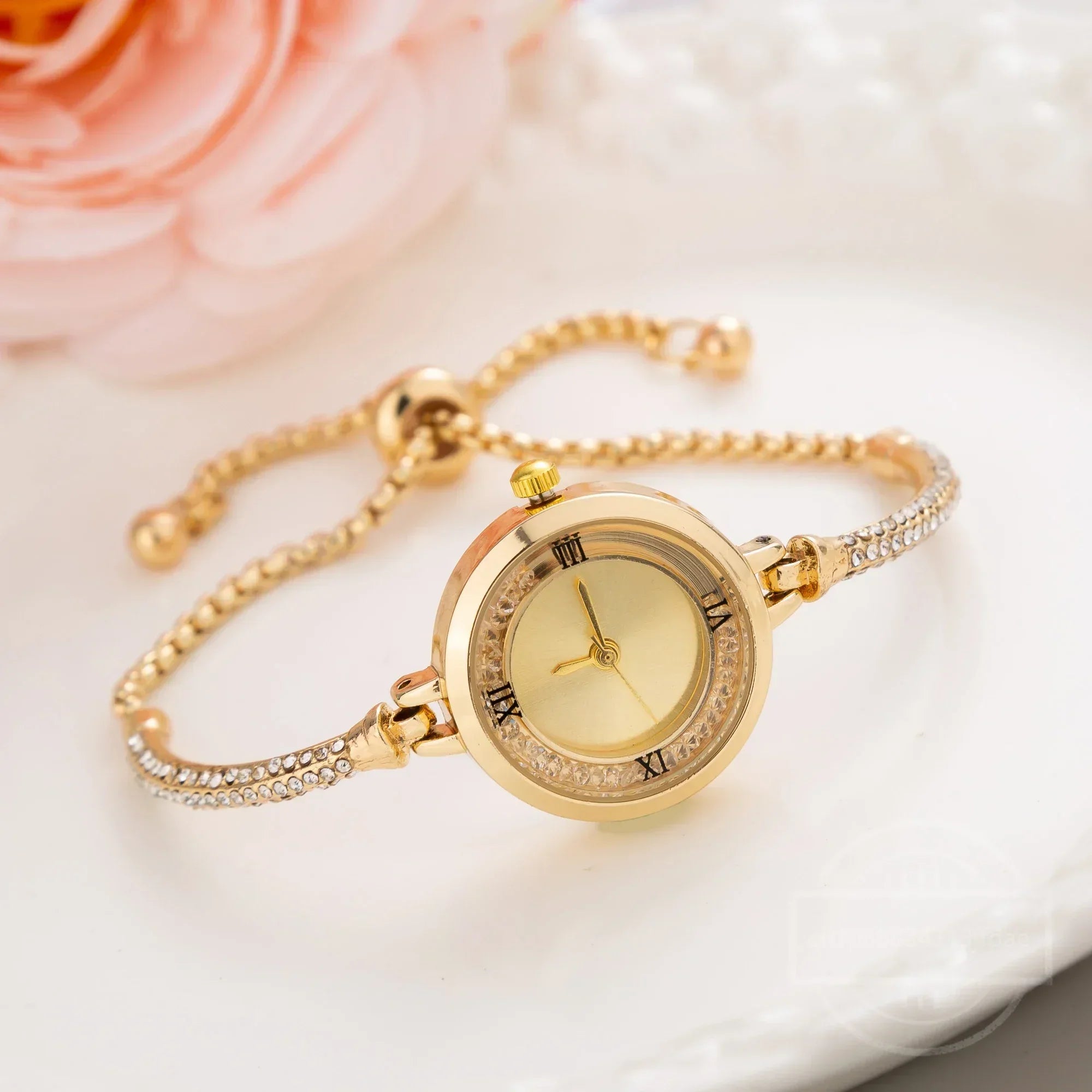 Fashion Women's Wristwatch Gold Bracelet Small Dial Elegant Watch New Cute Women Steel Bracelet Watch Quartz Wristwatch