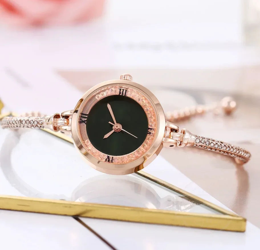 Fashion Women's Wristwatch Gold Bracelet Small Dial Elegant Watch New Cute Women Steel Bracelet Watch Quartz Wristwatch