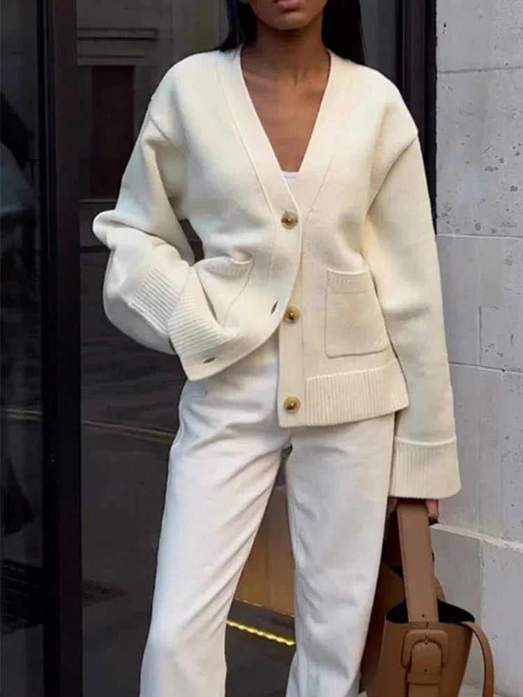 Alivia – Women’s Oversized Knit Cardigan with V-Neck and Buttons